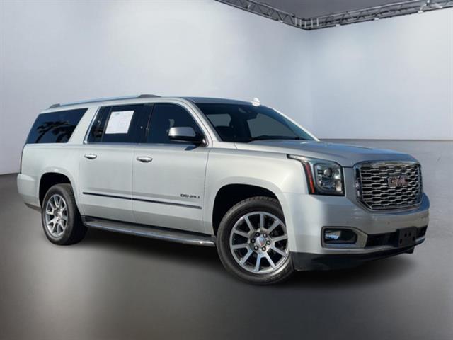 2020 GMC Yukon XL Denali 2