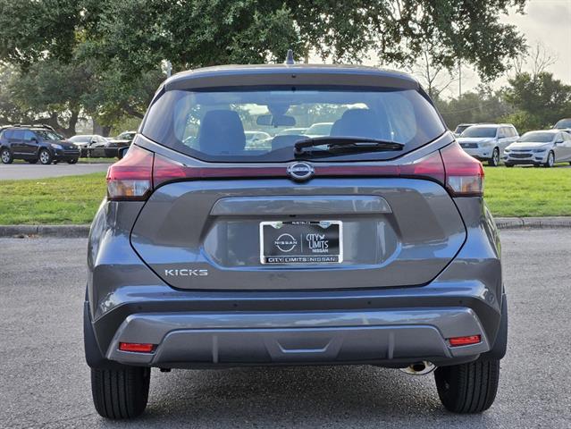 2024 Nissan Kicks S 4