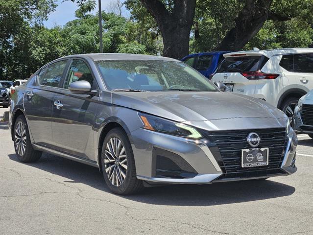 2024 Nissan Altima 2.5 SV 2