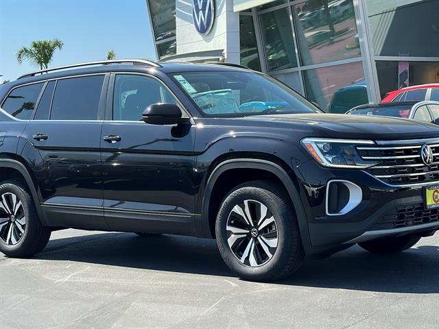 2024 Volkswagen Atlas SE 2