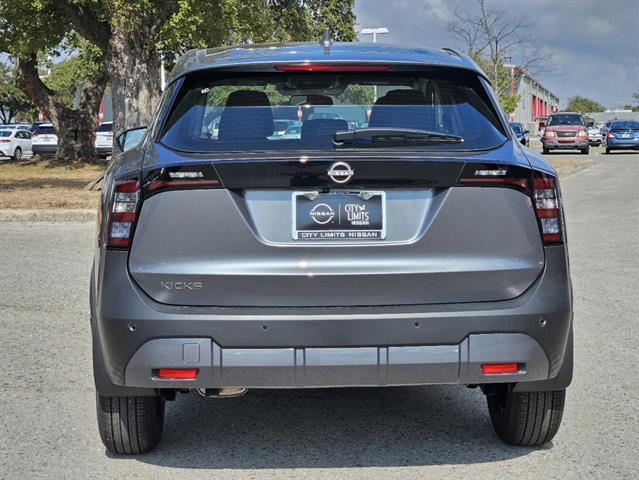 2025 Nissan Kicks S 4