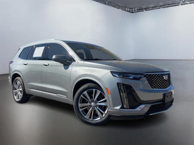 2024 Cadillac XT6 Premium Luxury 2