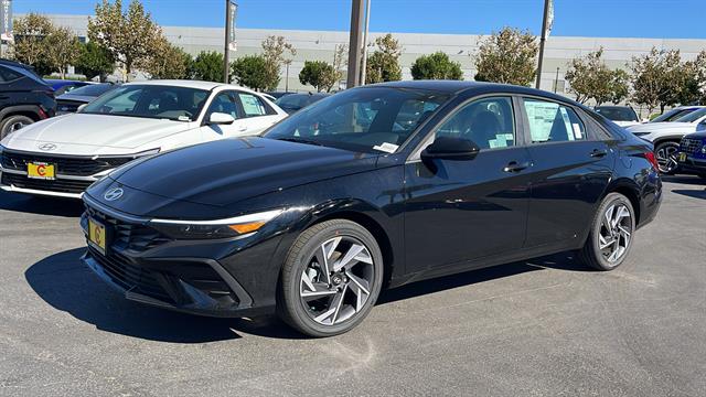 2025 Hyundai Elantra Hybrid Blue 13