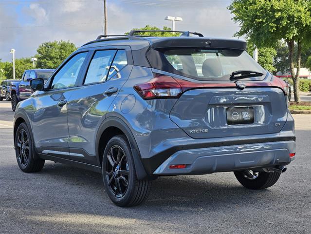 2024 Nissan Kicks SR 4