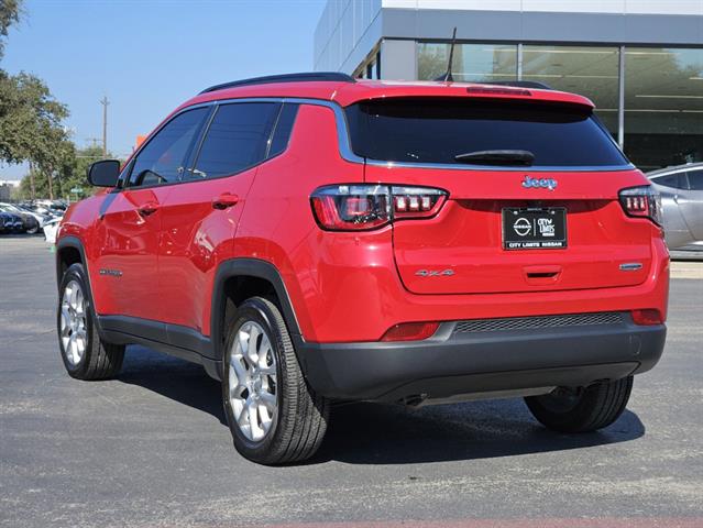 2023 Jeep Compass Latitude Lux 3