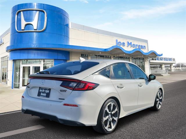 View vehicle photo 4