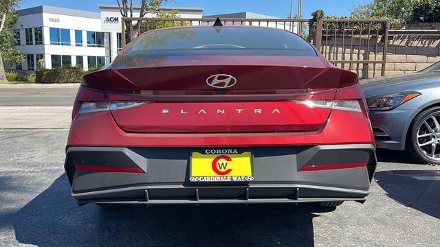 2024 Hyundai Elantra SEL 3