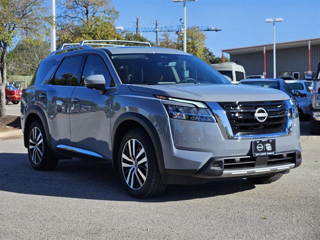 2024 Nissan Pathfinder Platinum 2