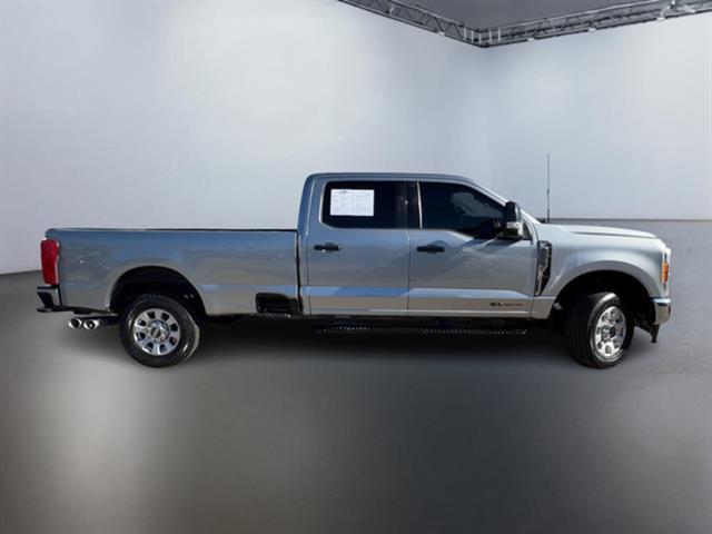 2023 Ford Super Duty F-250 SRW XLT 3