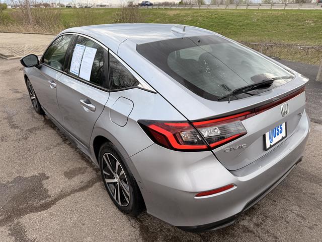 View vehicle photo 5