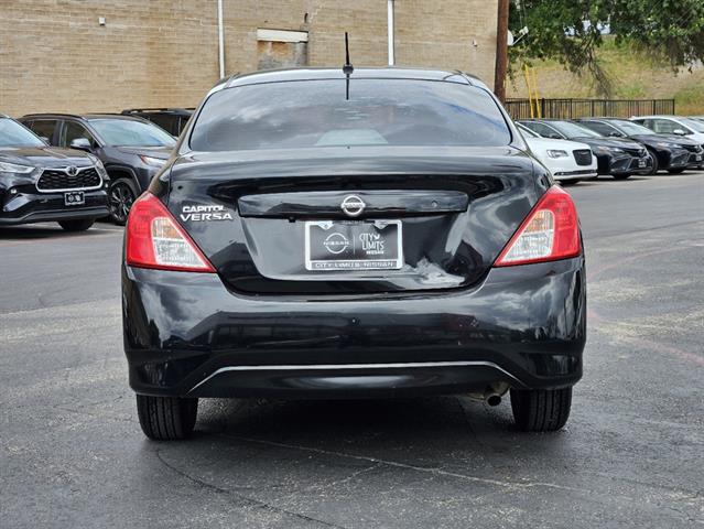 2018 Nissan Versa Sedan S 4