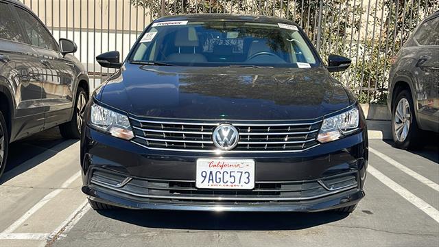 2018 Volkswagen Passat 2.0T SE 8