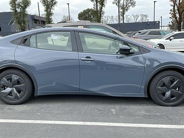 2023 Toyota Prius LE 2