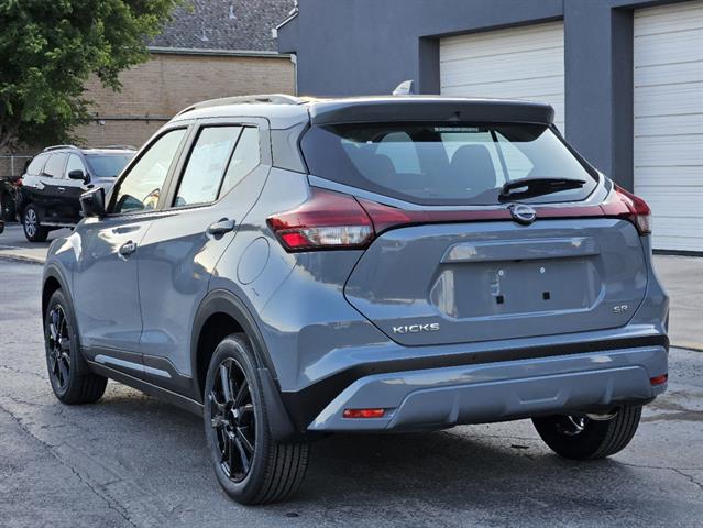 2024 Nissan Kicks SR 4