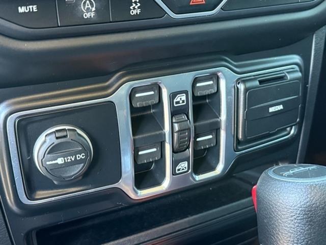 2021 Jeep Gladiator Sport S 17