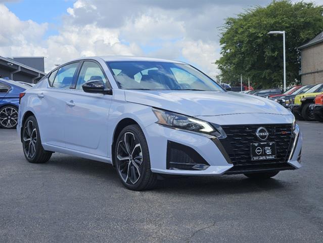 2024 Nissan Altima 2.5 SR 2