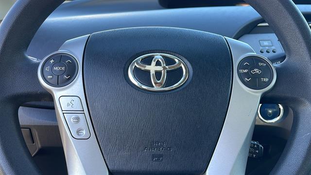 2014 Toyota Prius Three 24