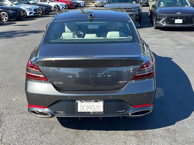 2024 Genesis G70 2.5T Prestige 8