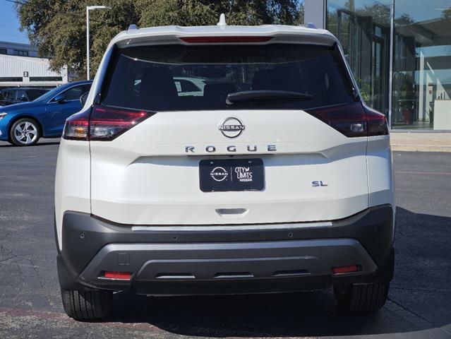 2023 Nissan Rogue SL 4