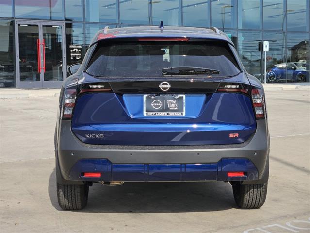 2025 Nissan Kicks SR 4