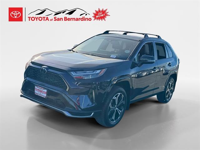 2025 Toyota RAV4 SE's photo