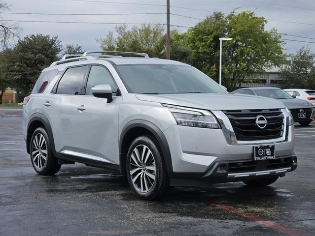 2024 Nissan Pathfinder Platinum 2