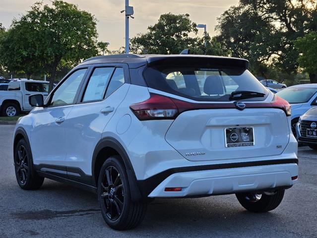 2024 Nissan Kicks SR 4