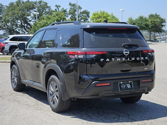 2024 Nissan Pathfinder SV 3