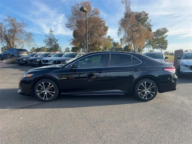 2020 Toyota Camry SE 4