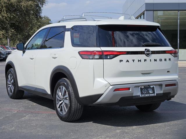 2023 Nissan Pathfinder SL 3