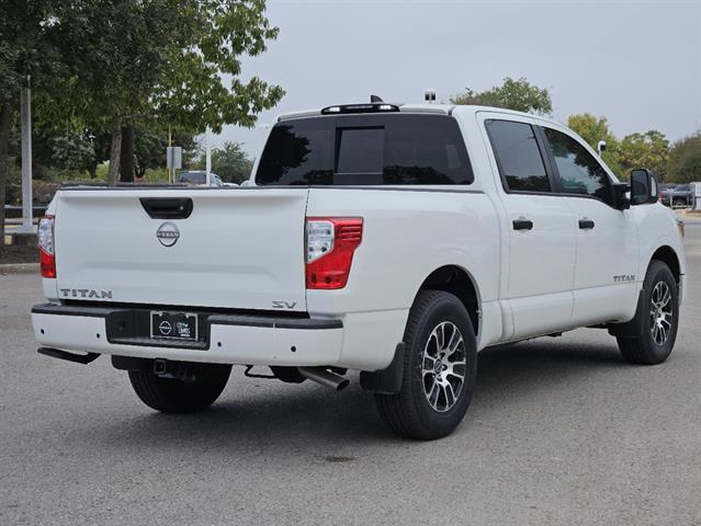 2024 Nissan Titan SV 5