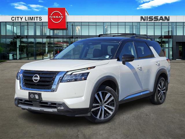 2023 Nissan Pathfinder Platinum 1