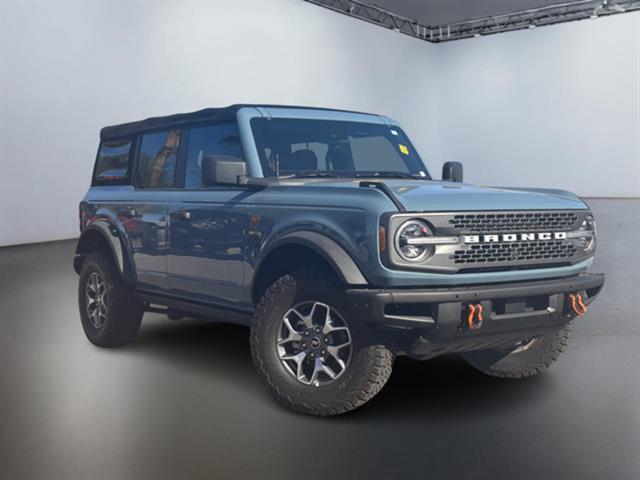 2022 Ford Bronco Badlands Advanced 2