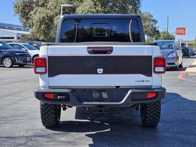 2023 Jeep Gladiator Willys 4