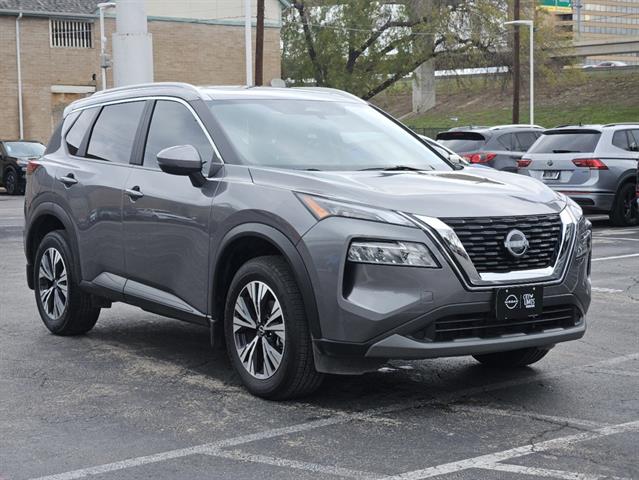 2022 Nissan Rogue SV 2