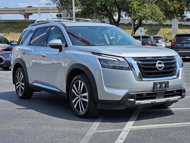 2024 Nissan Pathfinder Platinum 2