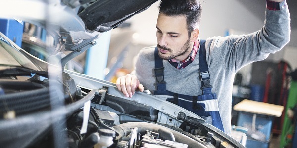 Car mechanic