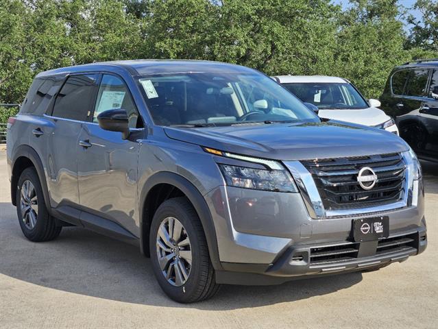 2024 Nissan Pathfinder S 2