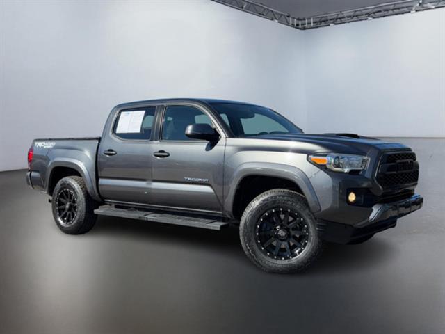 2016 Toyota Tacoma TRD Sport 2