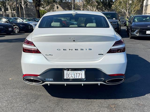 2024 Genesis G70 3.3T Sport Advanced 9