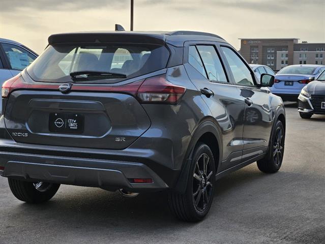 2024 Nissan Kicks SR 3