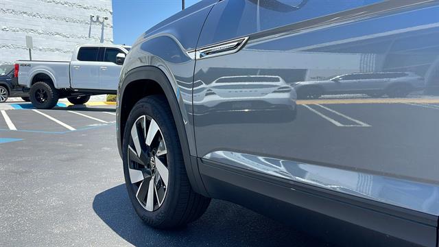 2024 Volkswagen Atlas Cross Sport SE 28