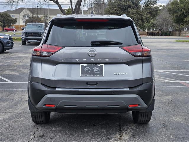 2022 Nissan Rogue SV 4