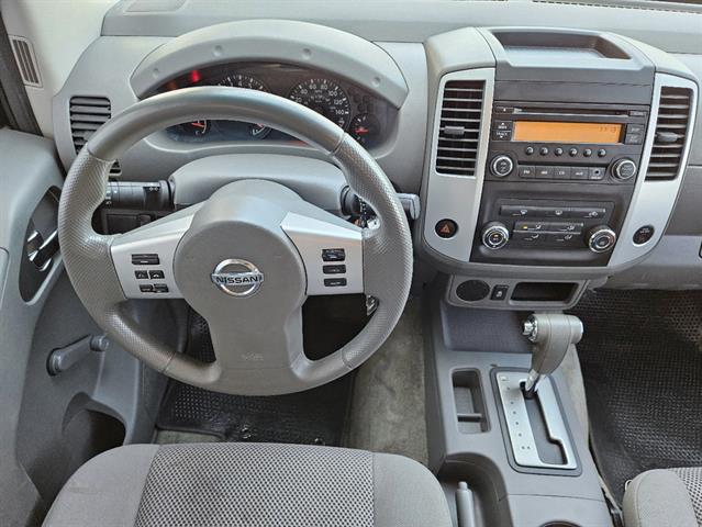 2015 Nissan Frontier SL 17