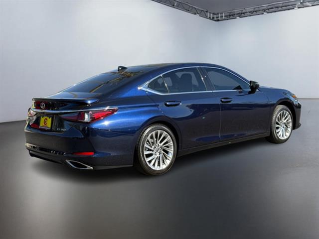 2023 Lexus ES Luxury 4