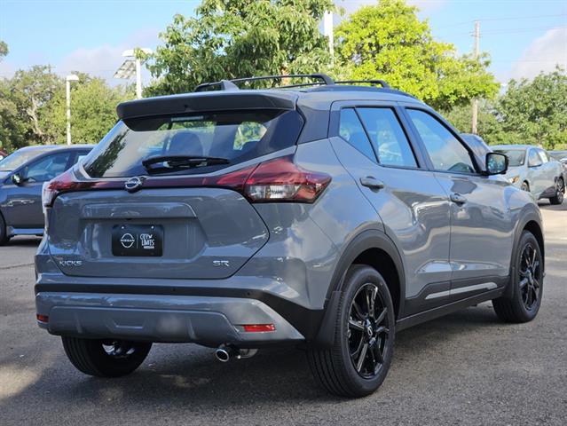 2024 Nissan Kicks SR 3