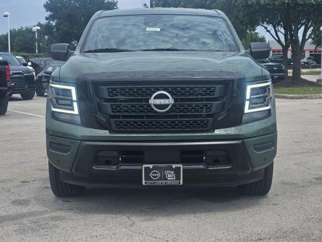 2024 Nissan Titan SV 2