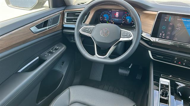 2024 Volkswagen Atlas SE 13