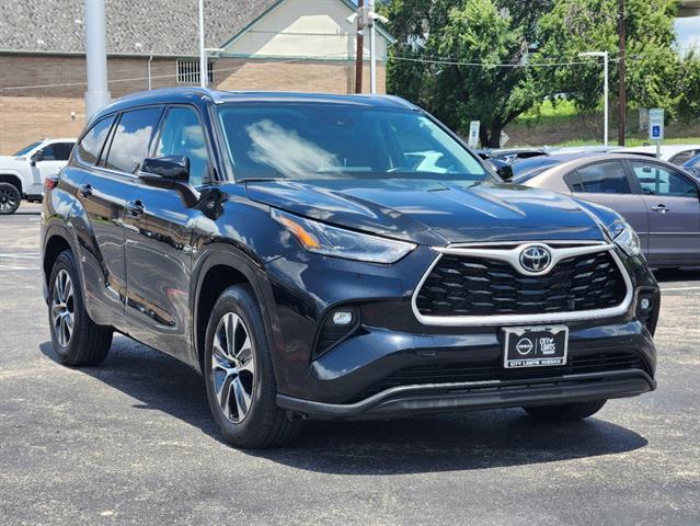 2021 Toyota Highlander XLE 2