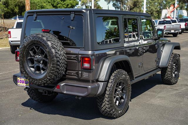 View vehicle photo 4